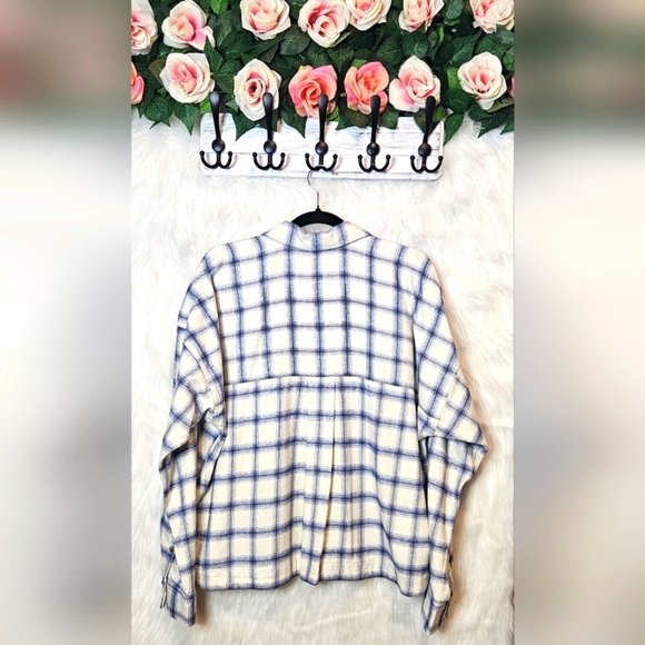 FarWest Women's Cropped Flannel Shirt - Picture 2 of 6